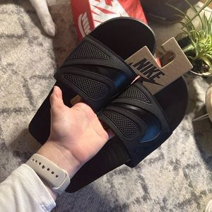 Black Nike Air Max Cirro Slides size 13